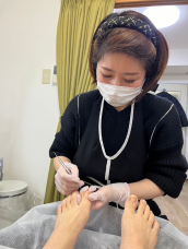 ネイルをしているビューティスト